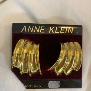 Anne Klein Vintage Ribbed Chunky Gold Tone Pierced Ears Earrings